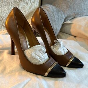 Coach pumps